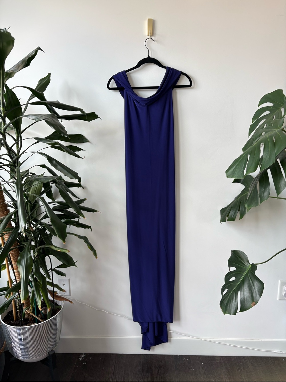 NWT - Club London Deep Plunge Backless Dress in Blackberry
